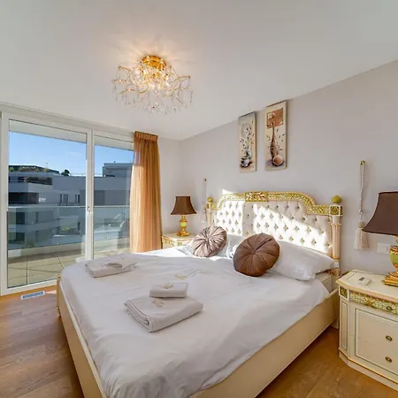 Luxury Penthouse In With View By Guestlee Apartment