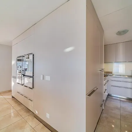 Apartamento Luxury Penthouse In With View By Guestlee